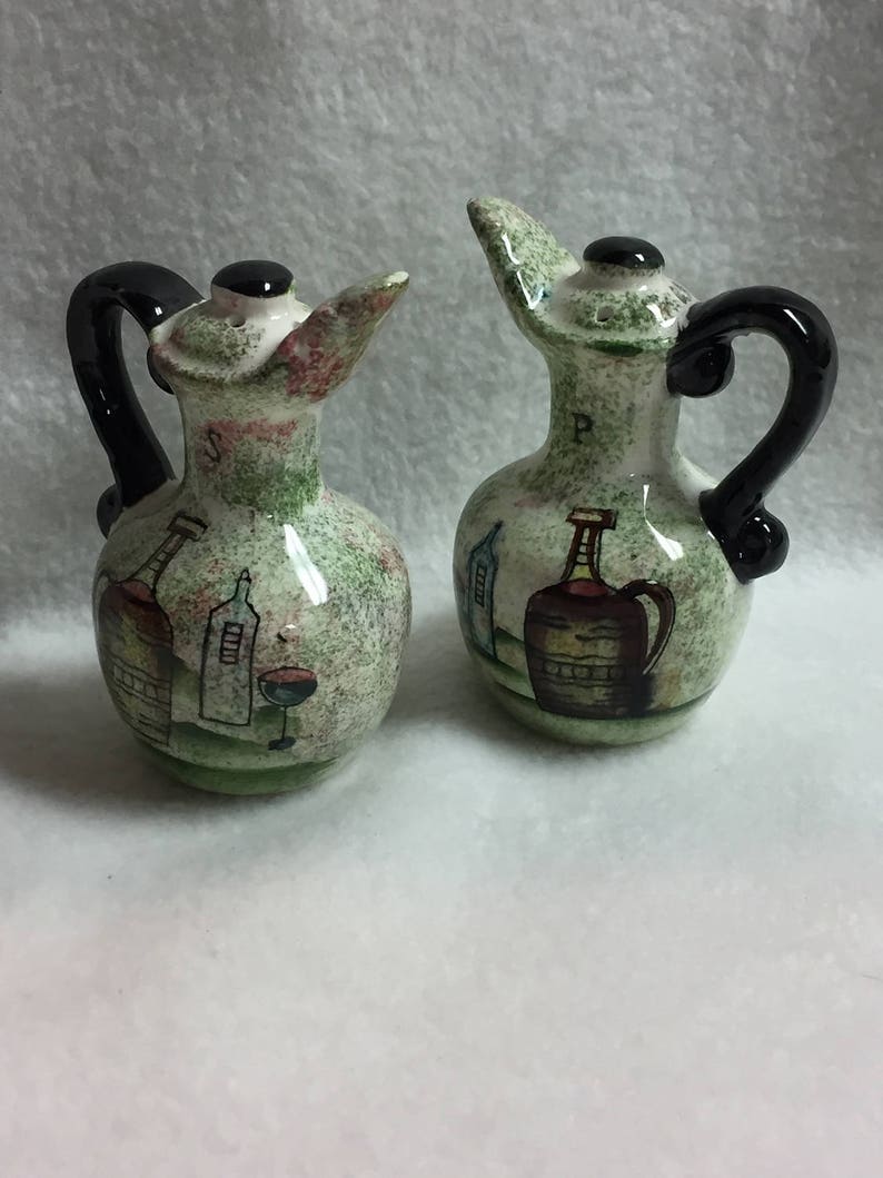 #SP029 Green Pitchers with Wine Bottle Pictures Salt and Pepper