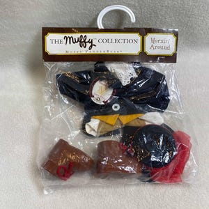 The Muffy Collection - Muffy VanderBear - &#39;Horsin&#39; Around&#39; Outfit (black jacket/hat/shoes) - In Original Packaging (#DL1111)