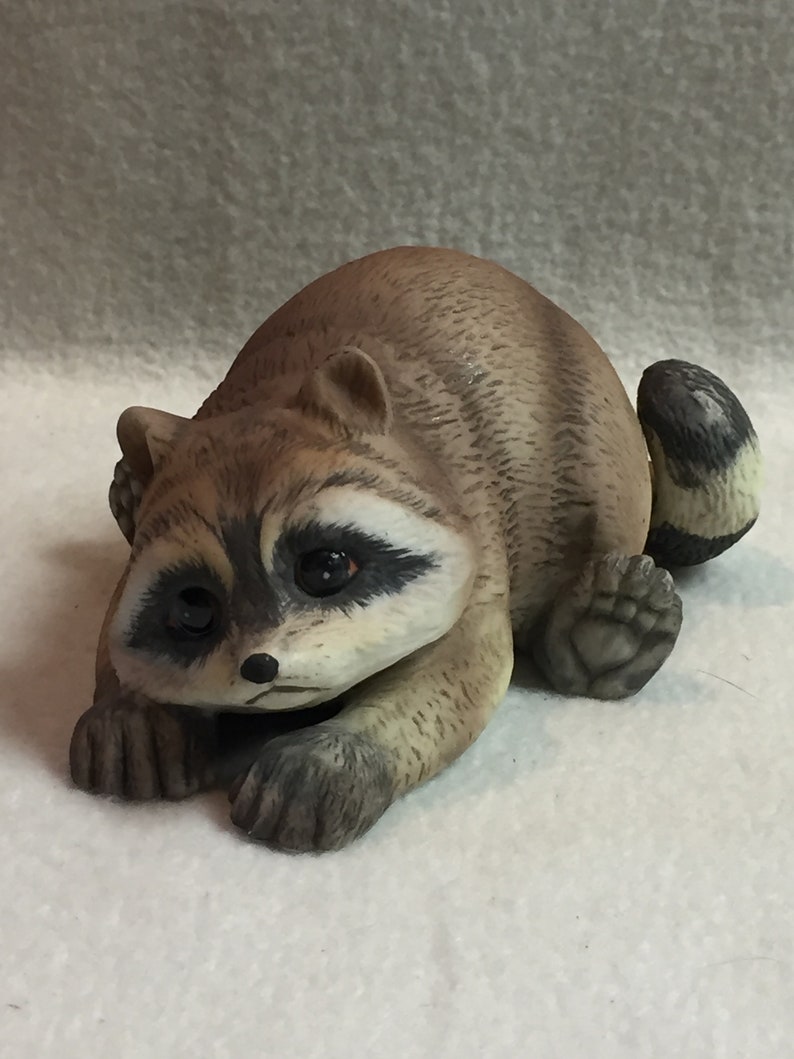 raccoon figure