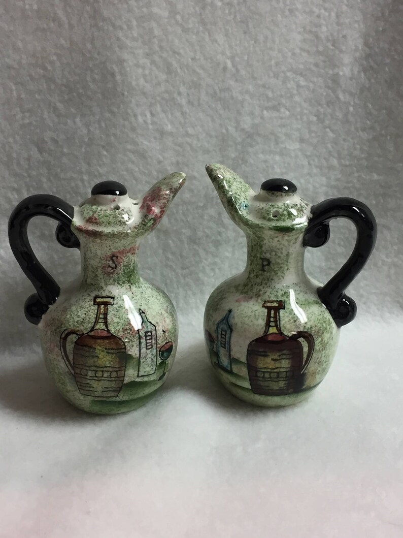 #SP029 Green Pitchers with Wine Bottle Pictures Salt and Pepper