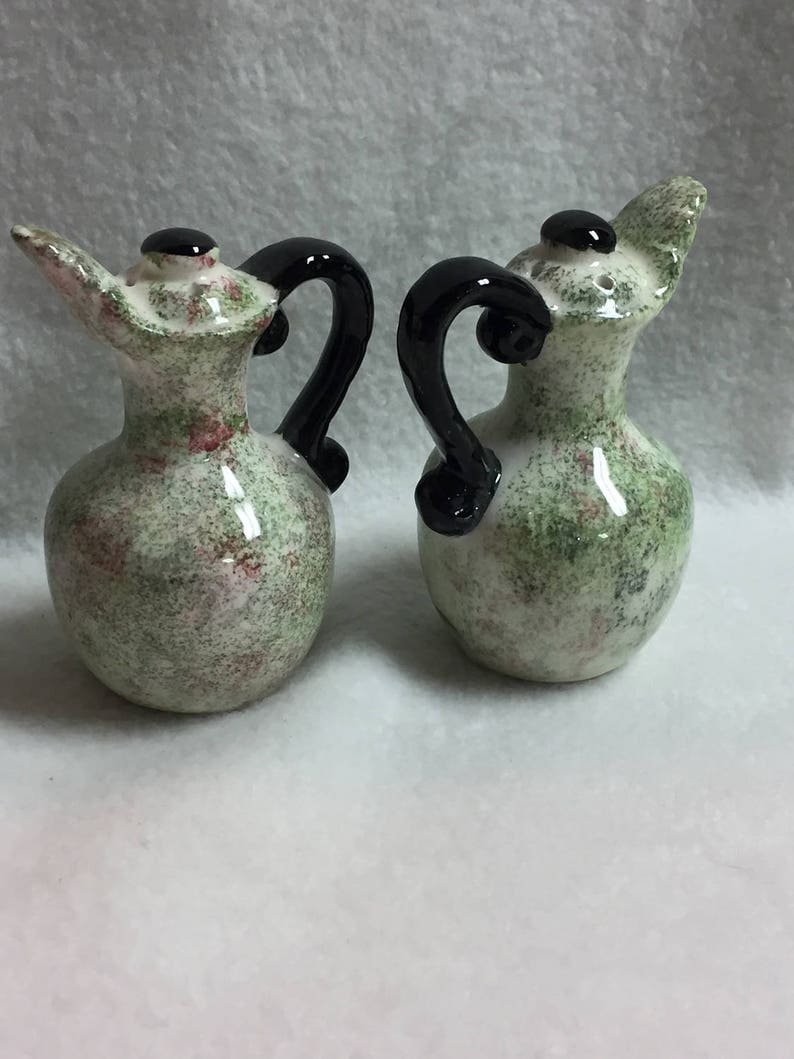 #SP029 Green Pitchers with Wine Bottle Pictures Salt and Pepper