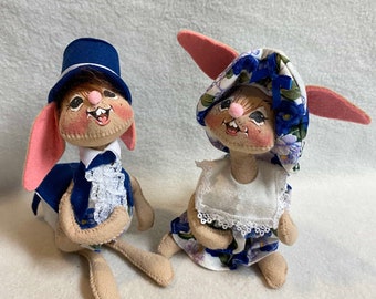 Annalee Dolls - Girl and Boy Bunnies in Blue Attire - 1999 (#AL180)