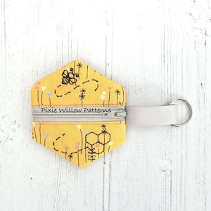 ITH zipper bag with embroidered Bee. ITH embroidery design, Hexi Bee zipper pouch pattern for 4x4 hoops.