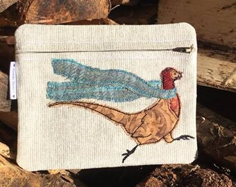 Bolsa com zíper ITH e aplique de faisão. Desenho de bordado à máquina ITH para bastidores 6x10 e 9x12.