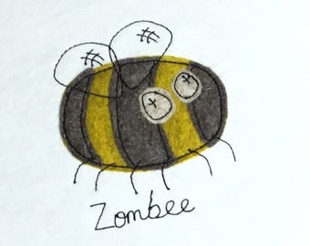 Zombee - Aplicación de borde crudo. En el aro patrón de bordado de máquina digital. Parece bordado de movimiento libre Por Pixie Willow Patterns