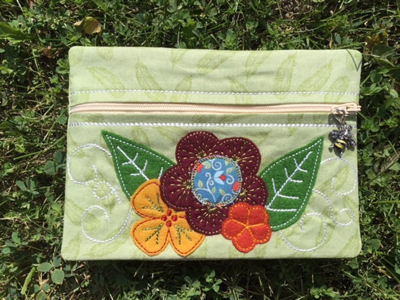 ITH Fully Lined Zipper Bag machine embroidery design of Etsy