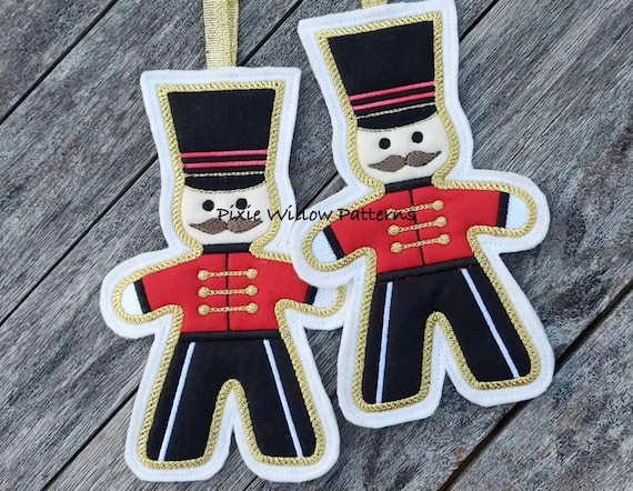 ITH Drummer Applique Pattern: Christmas Soldier Decoration for 5x7 Hoops. Machine Embroidery design