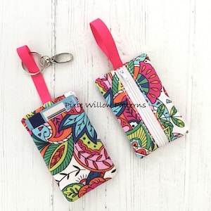 Monedero ITH con portatarjetos para aros de 5x7. En el aro forrado bolso con cremallera con bolsillo trasero, hecho en un solo aro.