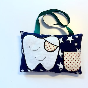 In The Hoop Tooth Fairy Pirate Stuffie Design, ITH Machine Borduurpatroon. Voor 5x7 hoepels. Direct downloaden.
