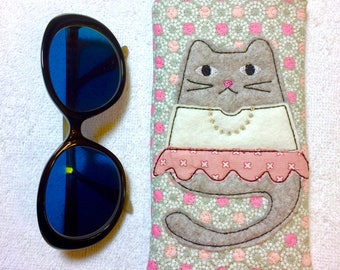 ITH Girl Cat Glasses Case. Machine Embroidery Pattern for 5x7 Hoops