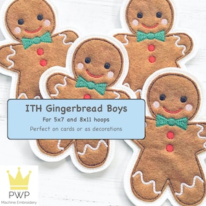 Może przedstawiać: Cztery ozdoby w kształcie piernikowych ludzików z białymi obwódkami, zielonymi muszkami i czerwonymi guzikami. Tekst "ITH Gingerbread Boys" jest wyświetlany na niebieskim prostokącie, wraz z tekstem o rozmiarach tamborków i zastosowaniach.