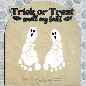 Trick or Treat Smell My Feet Footprint Sign | Halloween Foot / Hand Sign | Baby&#39;s First Halloween | DIY Crafts | Halloween Keepsake |
