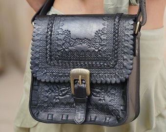 Met de hand bewerkte zwarte leren crossbodytas, boho-portemonnee