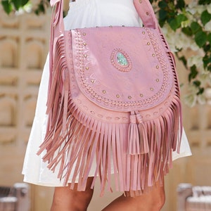 Rosa Boho Cross body Fransen Geldbörse, punzierte Ledertasche für Frauen