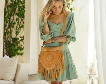 Bolso bohemio de cuero labrado, bolso bandolera con flecos para festivales