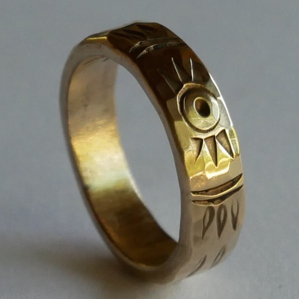 Bague en bronze gravée d'un motif solaire personnalisable  pour homme et femme