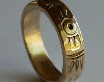 Bague en bronze gravée d'un motif solaire personnalisable  pour homme et femme