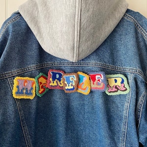 Broche de letra de aguja perforada, Pin de aguja perforada personalizado, accesorio personalizado, broche personalizado