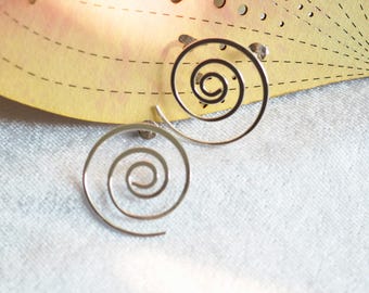 Brincos Espirais em Prata de Lei: Brincos Modernos com Design Espiral