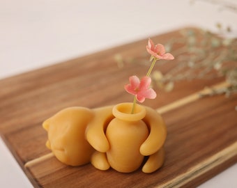 Beeswax Cat Vase: Miniature Figurine for Dried Flowers