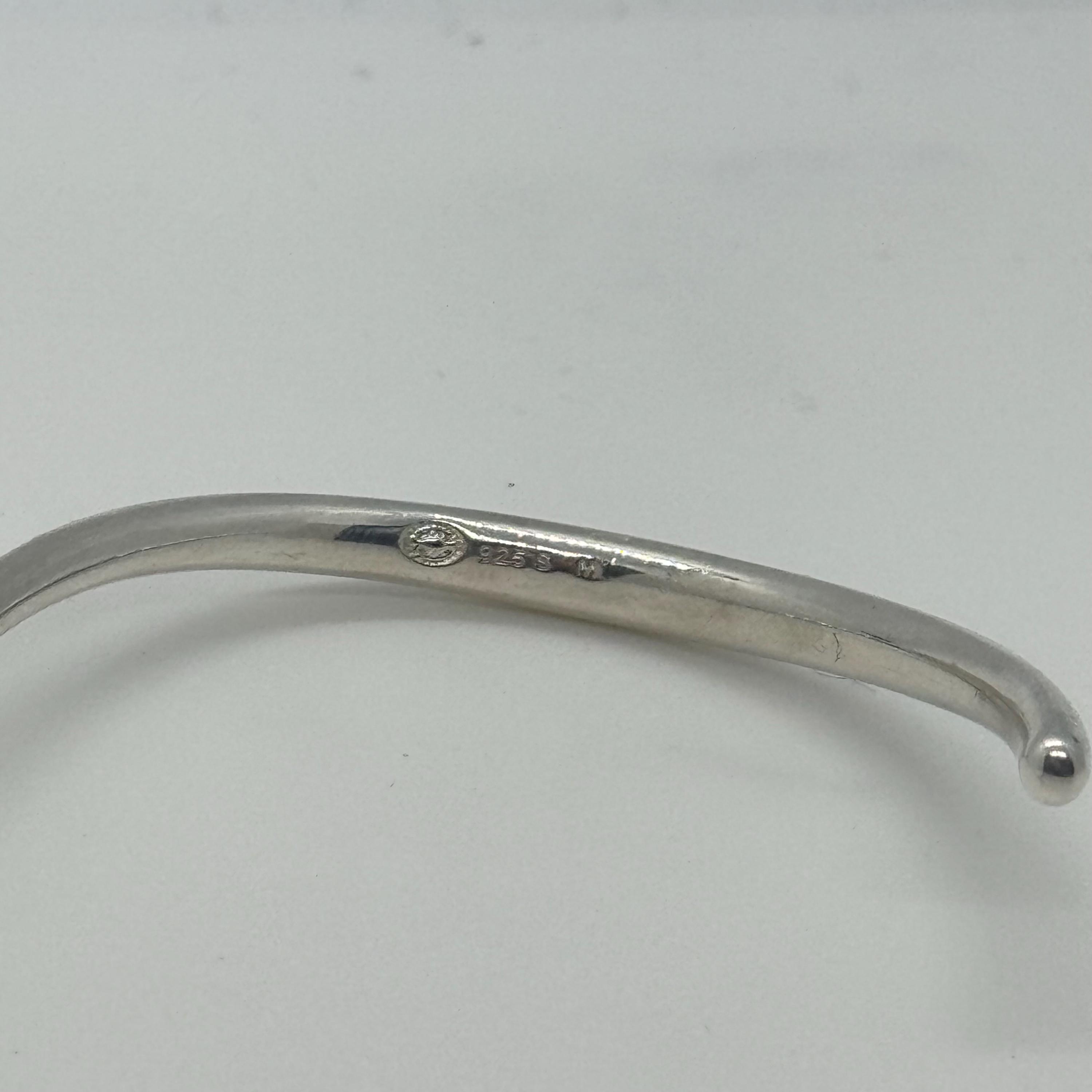 ジョージ ジェンセン スターリング バングル # 433D。シルバー。オフ