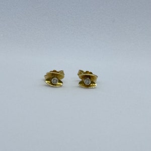 Pendientes de flores en oro amarillo 585 con diamantes