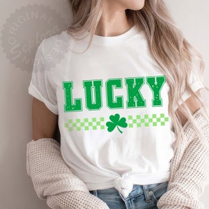 Glückliche svg png. Retro Shamrock svg, png Sublimation, St. Patricks day svg, digitaler Download. Shamrock Green Clover kariertes Muster
