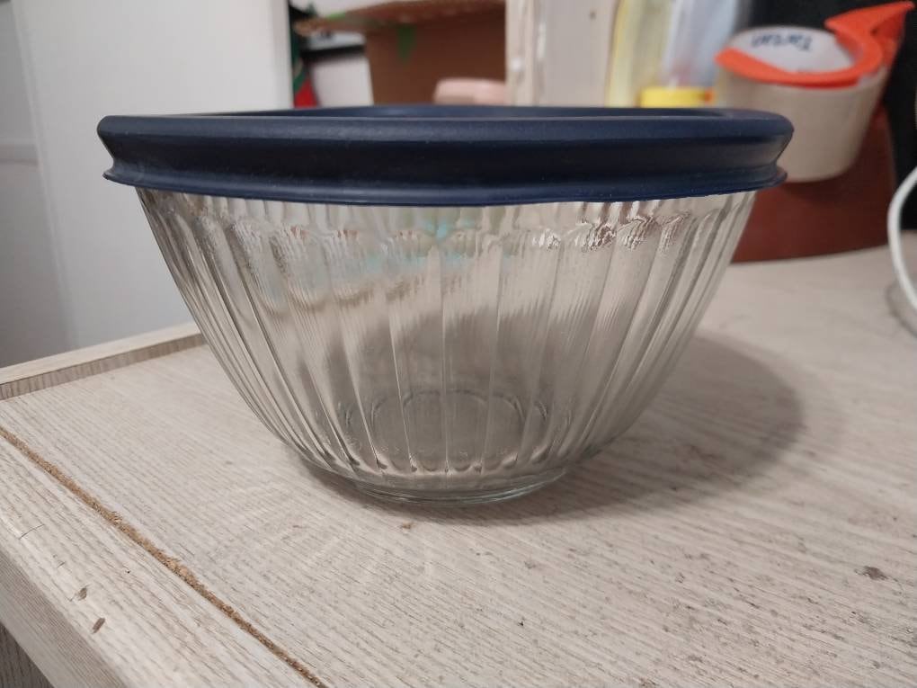 Pyrex 7401 3-Cup Sculpted Glass Mixing Bowls (4-Pack)