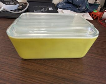 Vintage Pyrex casserole dish number 502