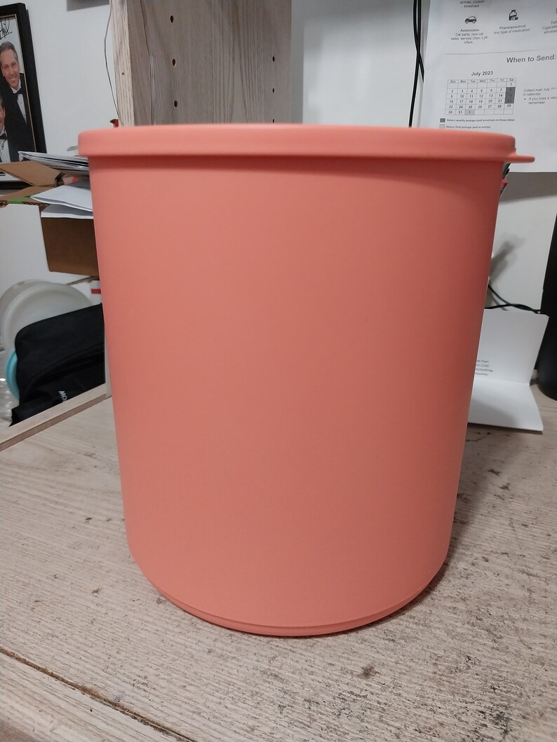 Vintage Tupperware cubix round container #8560 zdjęcie 1