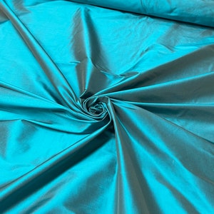 Magnifique turquoise foncé brillant avec du taffetas de soie brun Irredescent de 54 pouces de large. Idéal pour les vêtements et la décoration intérieure. Vendu par mètre