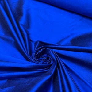 Shantung di seta largo 54 &quot;Bellissimo tessuto shantung di seta di colore iridescente blu reale brillante venduto tagliato a misura