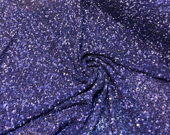 Schöne königliche lila winzige fluoreszierende Pailletten, handbestickt auf Seidenchiffon 115 cm breit. Am besten für Bekleidung verwenden