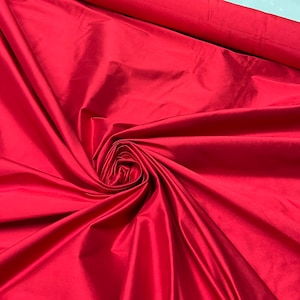 Shantung di seta largo 54 &quot;Bellissimo tessuto shantung di seta di colore rosso brillante venduto tagliato a misura