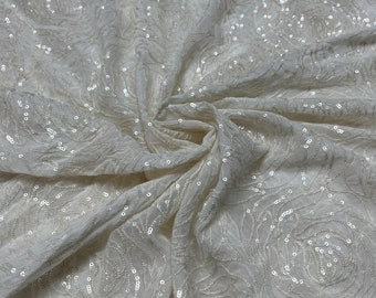 "Wunderschönes weiß auf weiß besticktes Chiffon 46 "breites Schönes künstlerisches Blumen sequenziert & gestickter weicher Viskosechiffon.