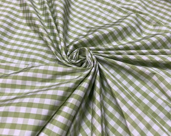 Schöne Taft Grün & Weiß Gingham Karo 135 cm breit.  Am besten für Bekleidung und Wohndekor verwendet.  Meterware