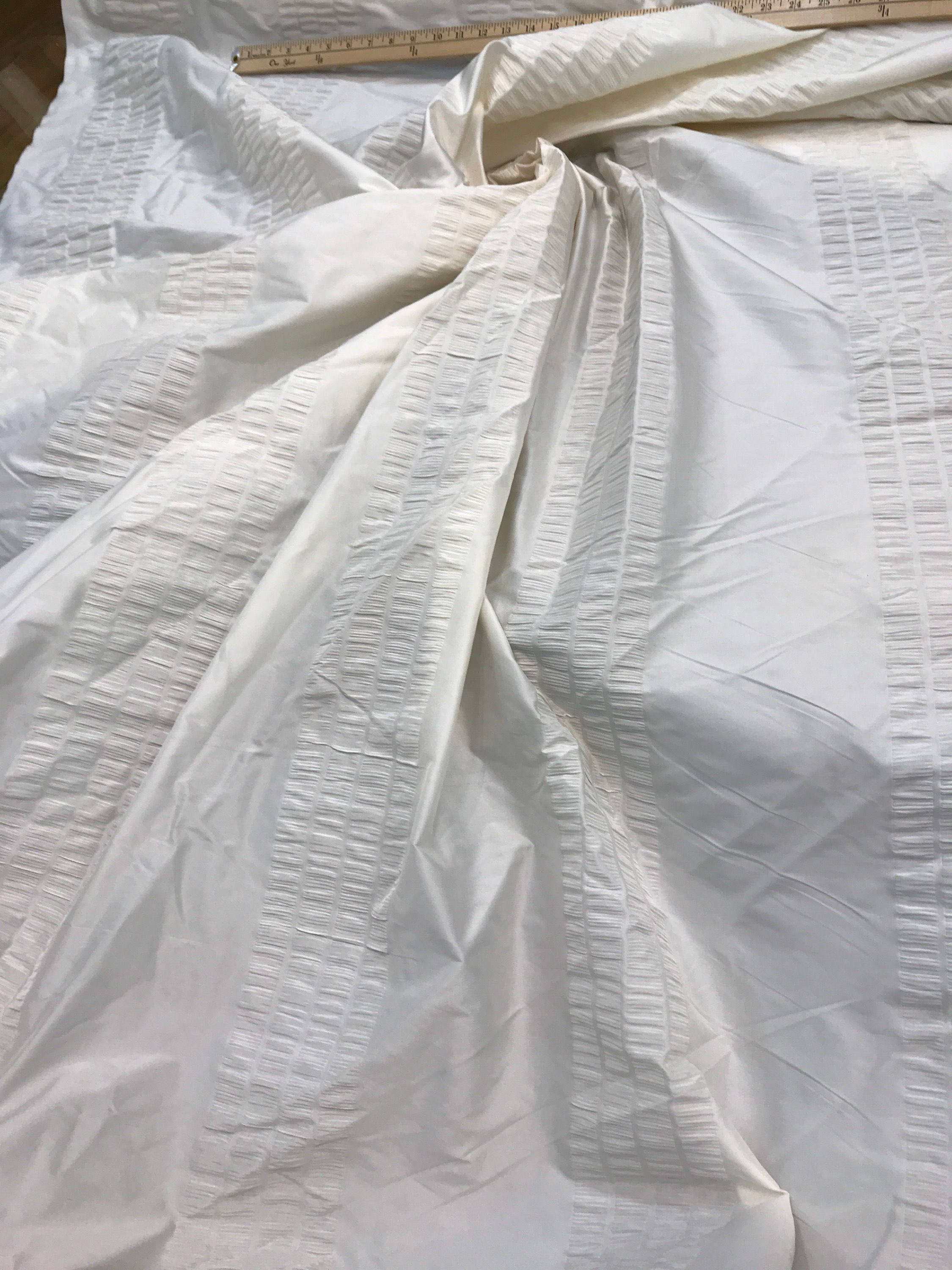 Silk crinkle taffeta ivory 54 wide