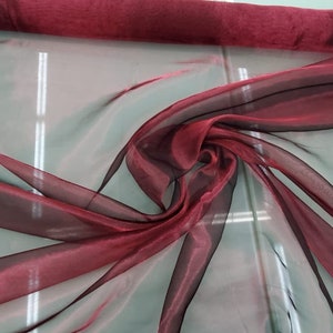 Schöne Wein schwarz Irredescent Farbe Seide matalic Organza 45" breit.  Am besten für Bekleidung verwendet. Verkaufter Schüttgutbestand