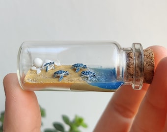 sea turtle babys making their way to the ocean in a glass-bottle / unique miniature figure/ handmade artwork