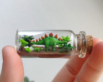 stegosaurus with baby in a glass-bottle / unique miniature figure szene/ handmade artwork