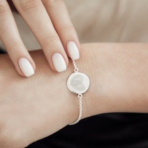 Personalised Engraved Interlinking Fingerprint Heart Disc Bracelet in Silver or Gold