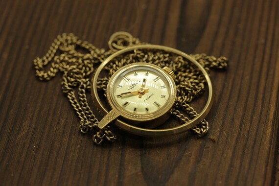 Ladies Vintage Beautiful Soviet Watch CHAIKA PENDA