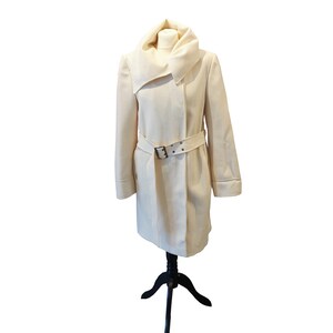 Gucci crèmekleurige wollen en kasjmier jas met riem en grote kraag