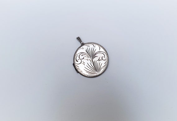 1950s large round engraved locket pendant - image 2