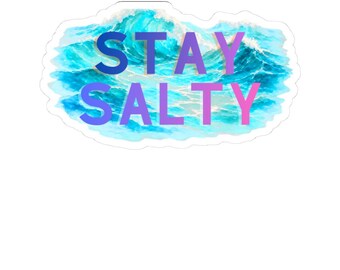 Puede incluir: Una pegatina troquelada con una vibrante ilustración en acuarela de olas oceánicas rompiendo en tonos turquesa, verde azulado y blanco. El texto STAY SALTY está impreso en letras mayúsculas sans-serif de color morado y rosa en el centro.
