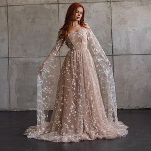 Stella riflettente celeste bianco sporco abito da sposa beige-blush abito boho maniche lunghe scintilla glitter collo quadrato personalizzato | LUV-LUV