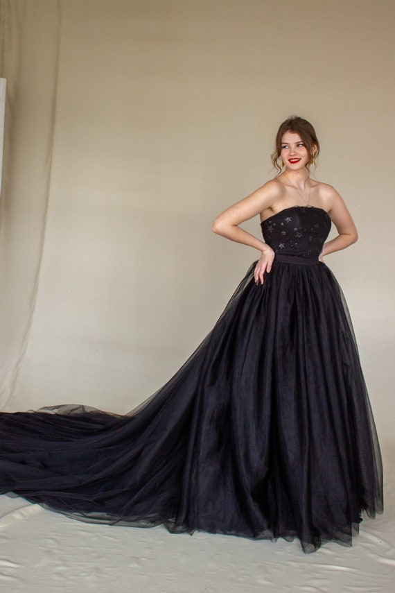 Black Ball Gown Tulle Strapless A-Line Wedding Dress With Train Black Ball Gown Tulle Strapless A-Line Wedding Dress With Train