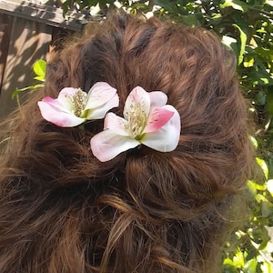 Set of Lily Hair Pins, Flower Hair Pins, Blush pink Peruvian Lilies with Moss centers, Flower Hair Barette Accessory Set, Lily flowers