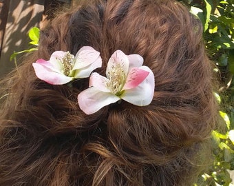 Set of Lily Hair Pins, Flower Hair Pins, Blush pink Peruvian Lilies with Moss centers, Flower Hair Barette Accessory Set, Lily flowers