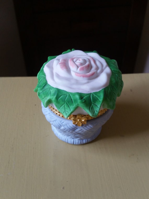 Ceramic Rose Box, Pink Rose ring box, Hinged Ceram
